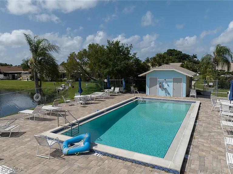 15427 Crystal Lake Dr — Photo 42