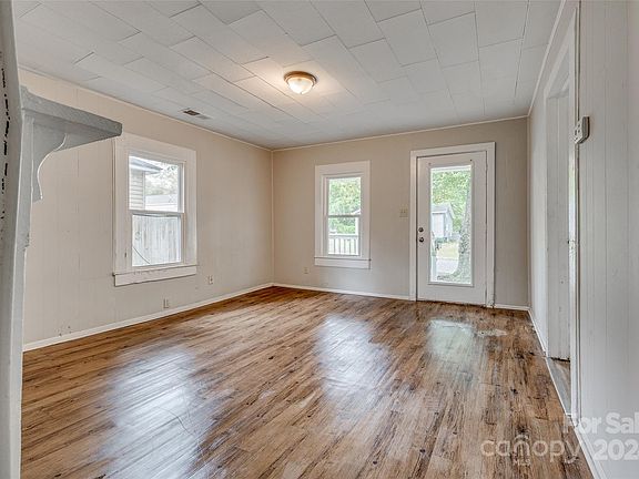 4th image of 1608 W McFarland Ave