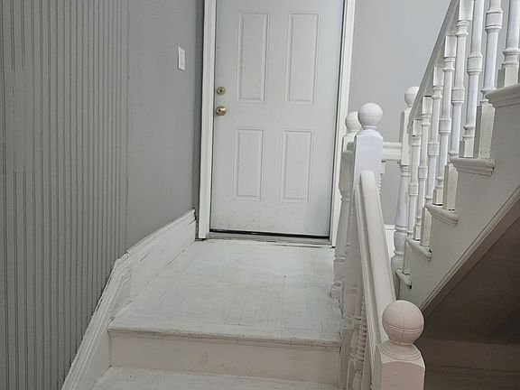 4th image of 14 Hillside St #8