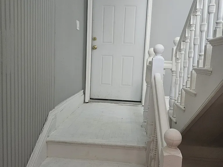 14 Hillside St #8 — Photo 4