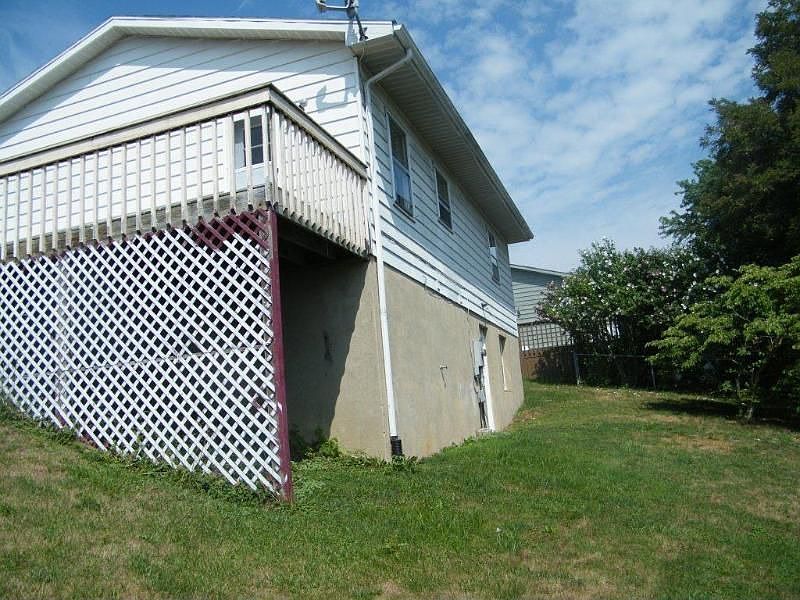 2nd image of 381 Ridge Ct