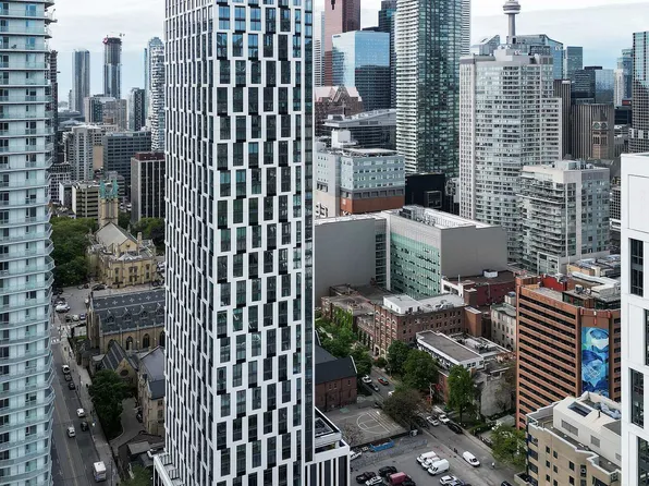 252 Church St #2303, Toronto, ON M5B 0E6