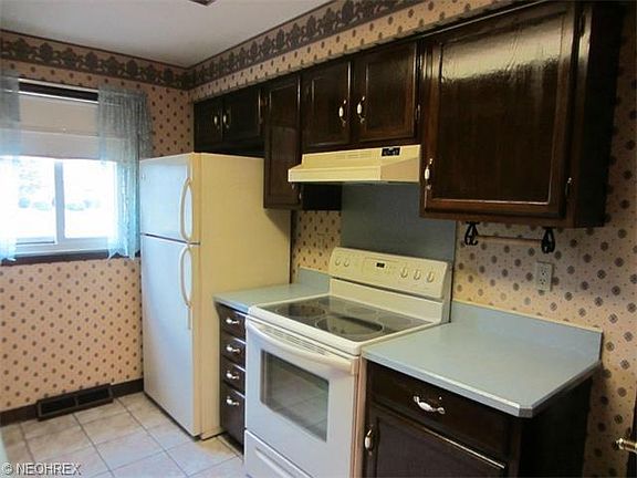 2nd image of 15700 Pinewood Dr