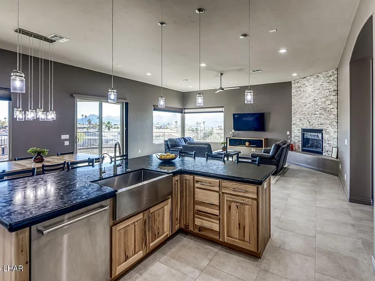 2520 Demaret Dr — Photo 17