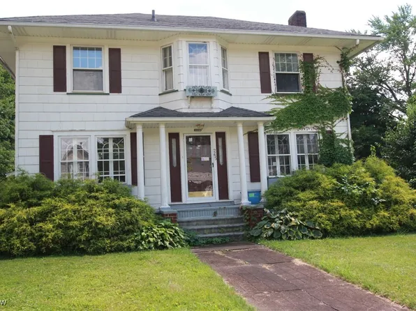 265 W Maryland Ave, Sebring, OH 44672