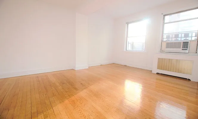 Rented by Manhattan Realty Group | media 24