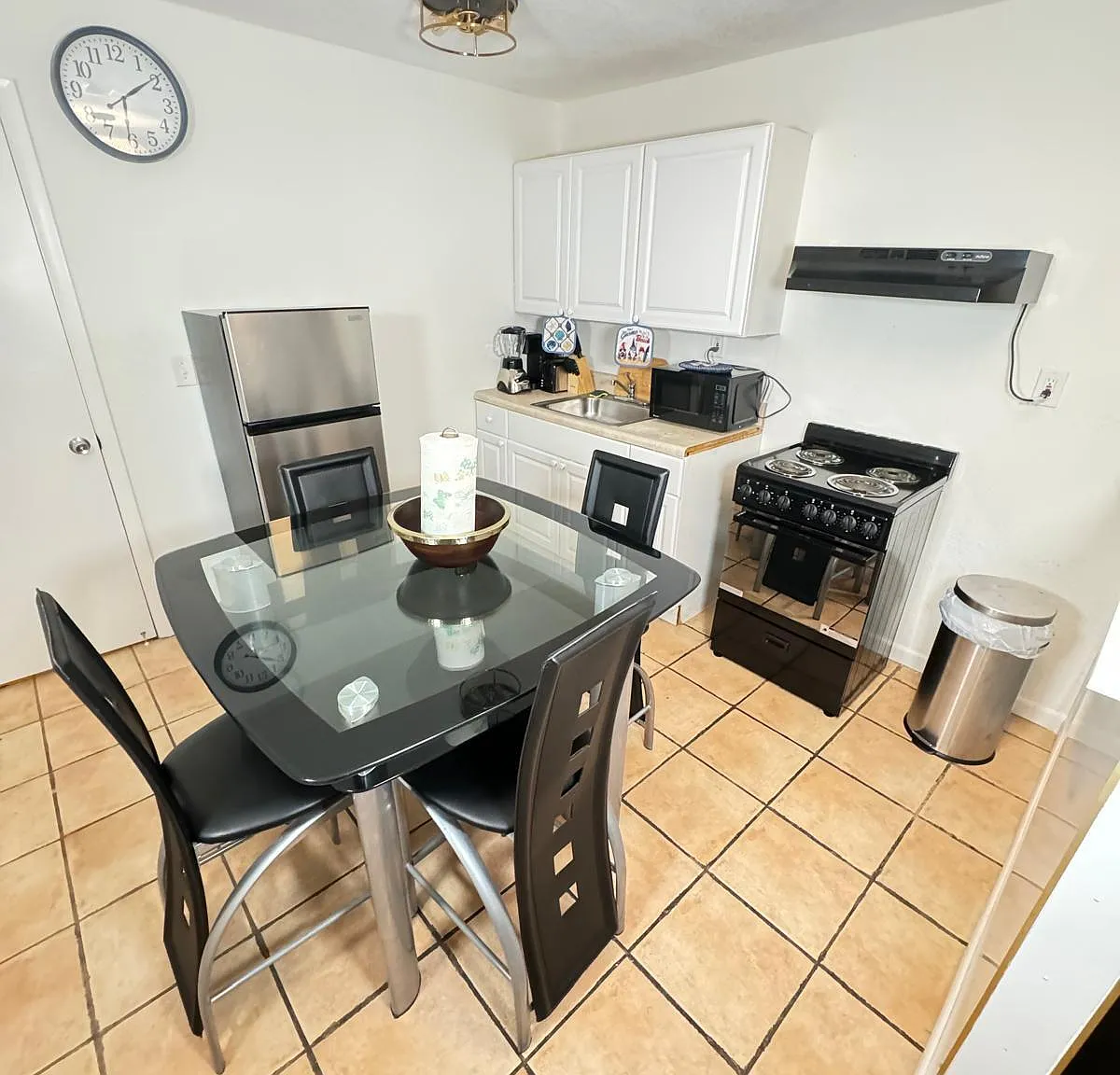 1 bed, 1.0 bath, 432 sqft, $1,800 — Photo 2