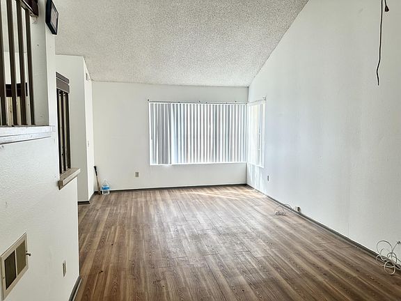 3rd image of 6950 Bullock Dr