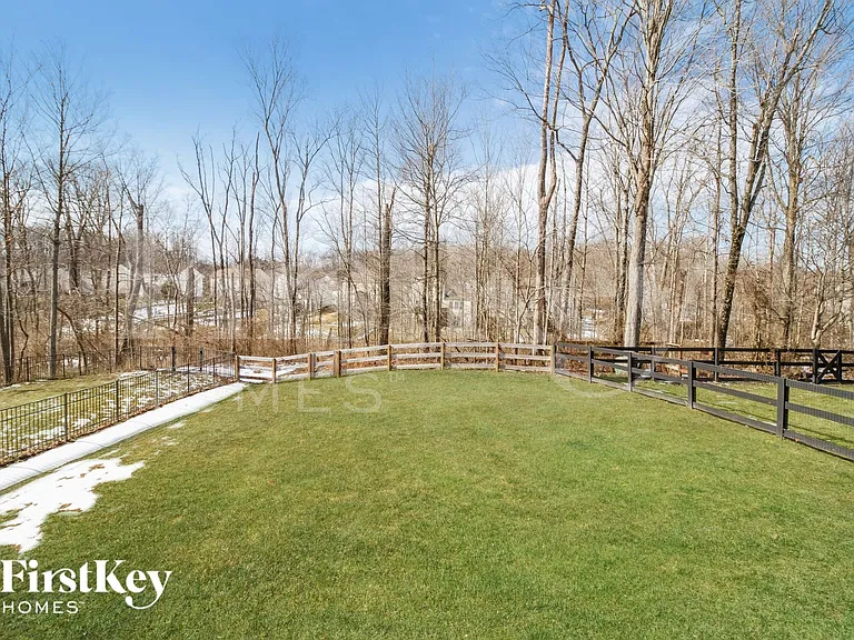 60 Charmalee Dr — Photo 14
