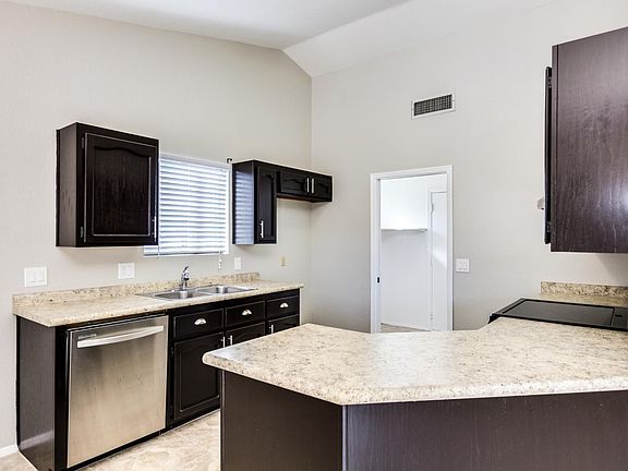 4th image of 3825 E Crescent Cir