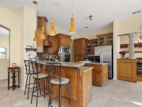4th image of 2708 Woods Dr S