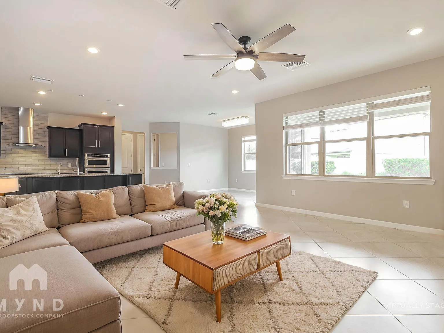 4 bed, 3.5 bath, 3292 sqft, $4,500 — Photo 2