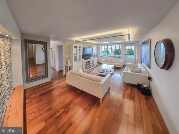 10401 Grosvenor Pl APT 1002, Rockville, MD 20852