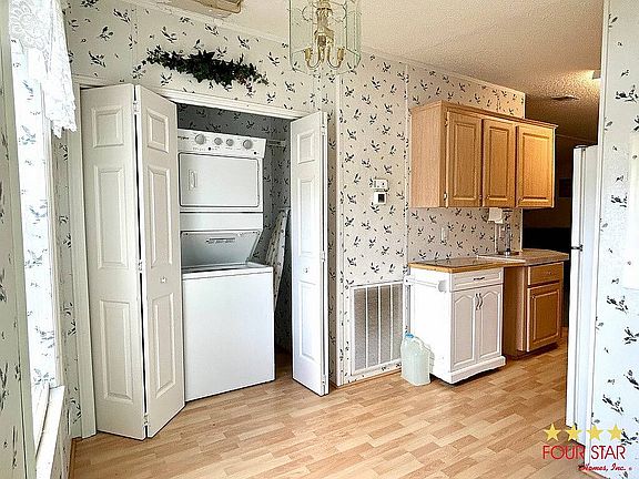 5th image of 15 Granada Ln