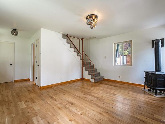 5th image of 1061 Crow St