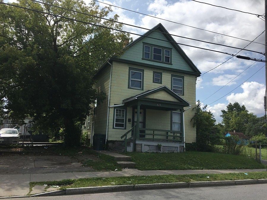 2nd image of 679 Clifford Ave