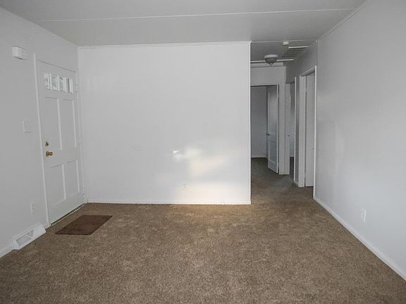 4th image of 430 Ainsworth Cir