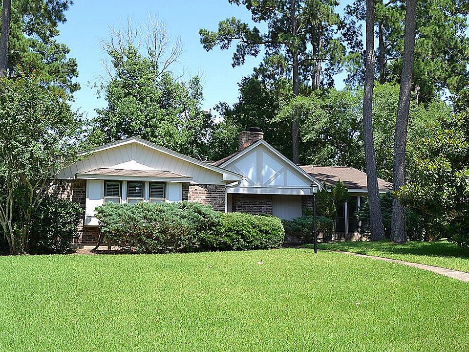 Pristine home on corner lot in Newport