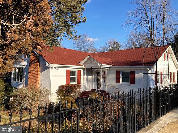 2nd image of 510 Hilltop Ln