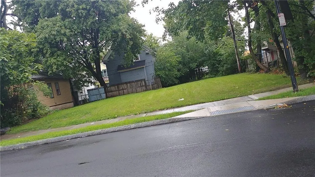 270 Seward St photo 1