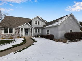 11689 Woodspointe Dr, Grand Ledge, MI 48837