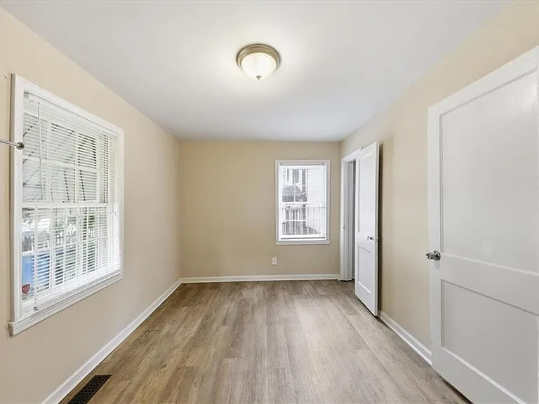 154 Lawton St SW — Photo 20
