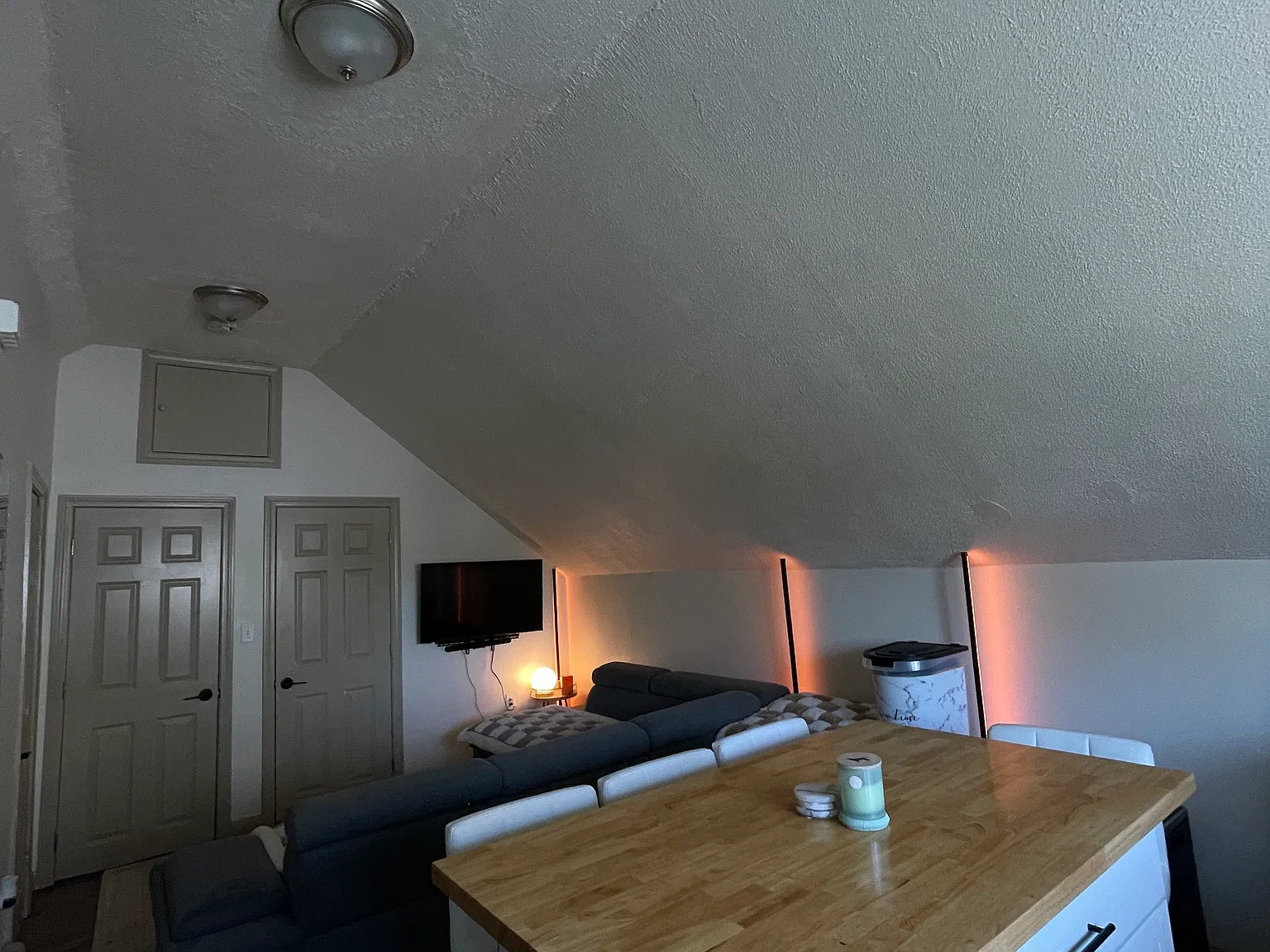 2 bed, 600 sqft, $2,300 — Photo 3