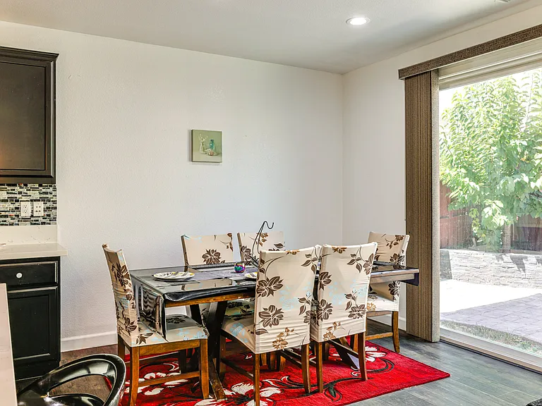 564 E Marcello Ave — Photo 7