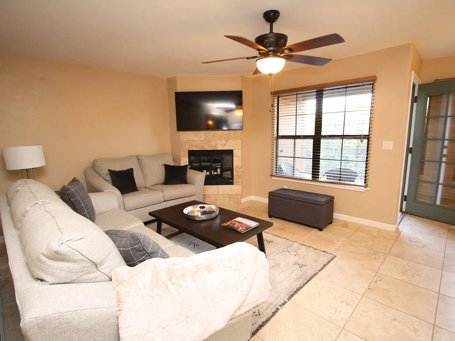 1 bed, 1.0 bath, 775 sqft, $1,300 — Photo 2