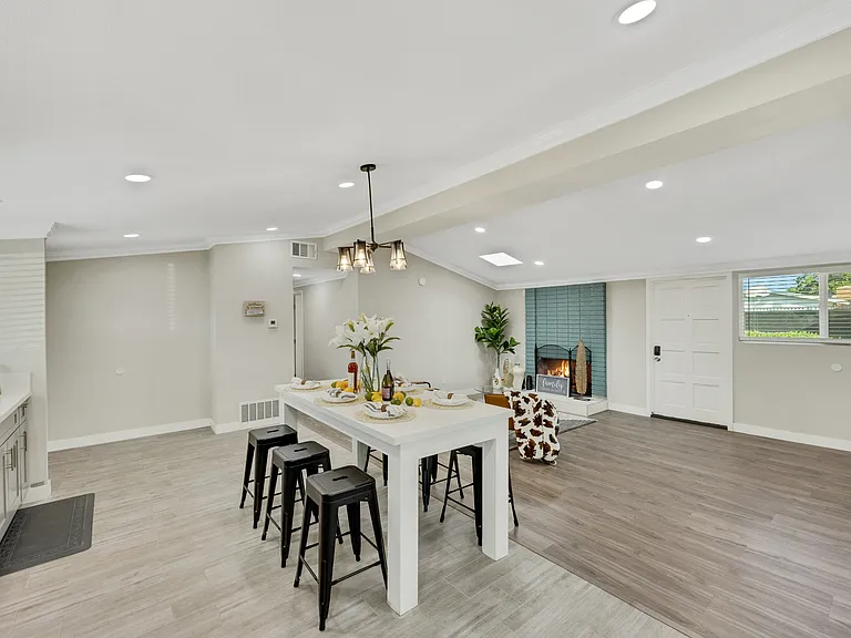 10462 Poona Dr — Photo 25