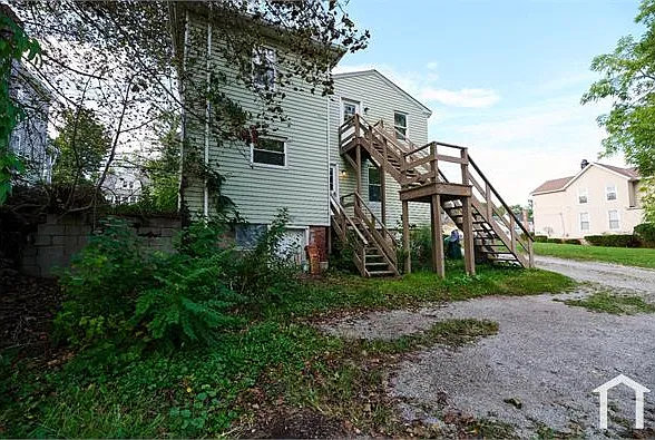 2 bed, $895 — Photo 1