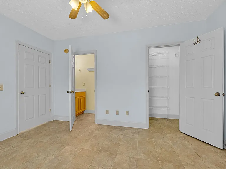7506 Sleepy Hollow Rd — Photo 16