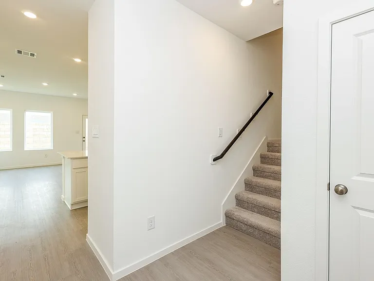 2135 Salinas Dr — Photo 3