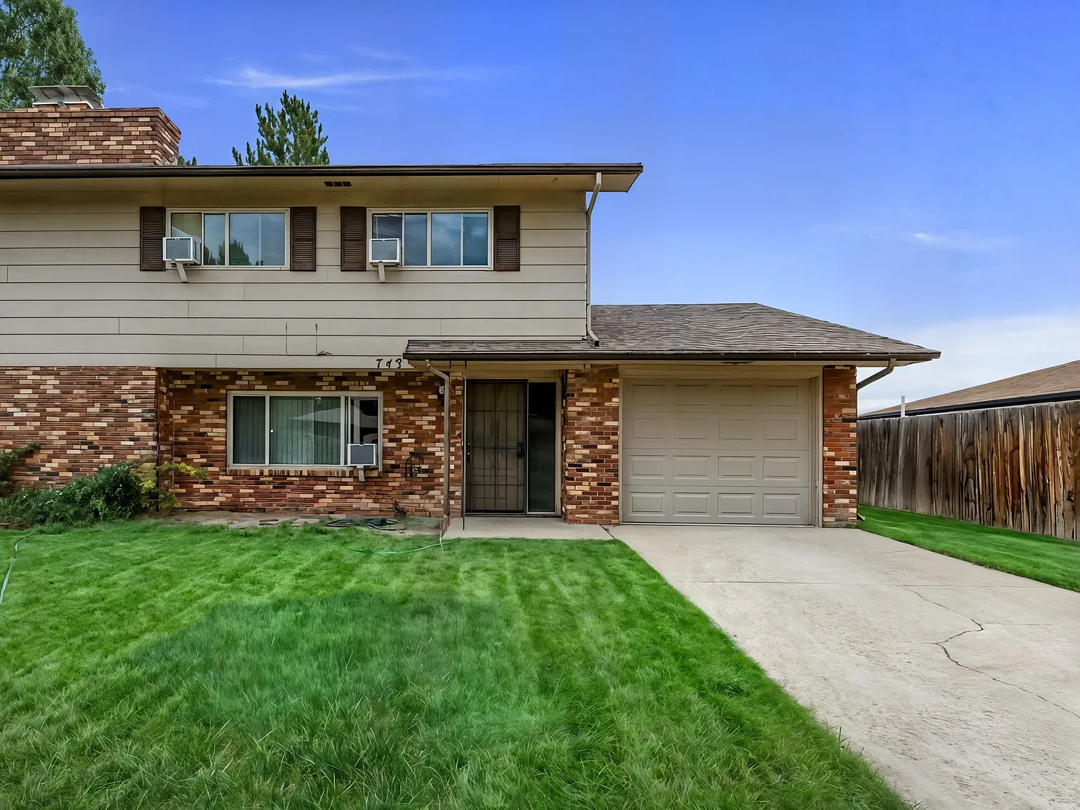 3 bed, 1.5 bath, 1485 sqft, $1,995 — Photo 2