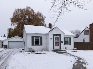 607 11th St N, Moorhead, MN 56560