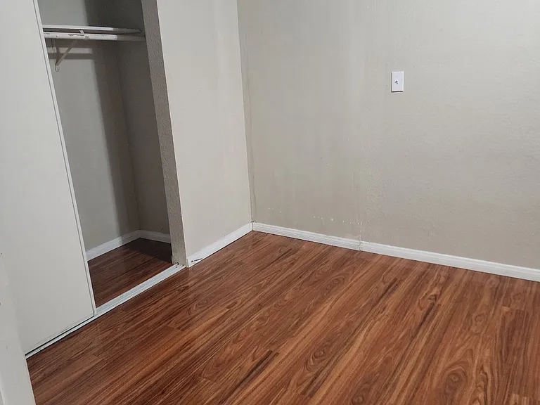 5234 Roswell St — Photo 5