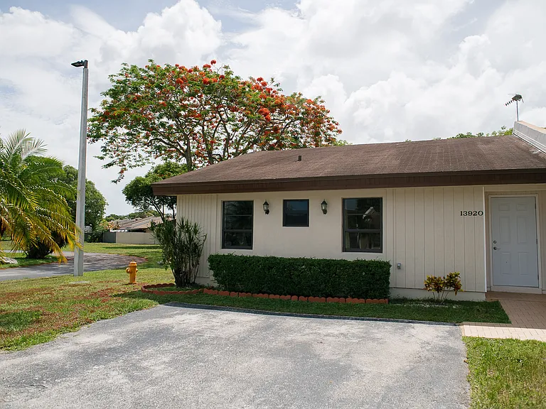 13920 SW 52nd Ln — Photo 25