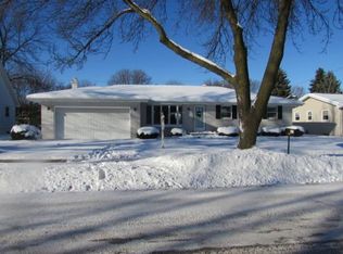 501 N White Oak Dr, Appleton, WI 54915