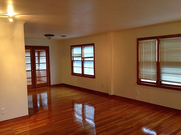 2nd image of 140 Hillcrest Cir