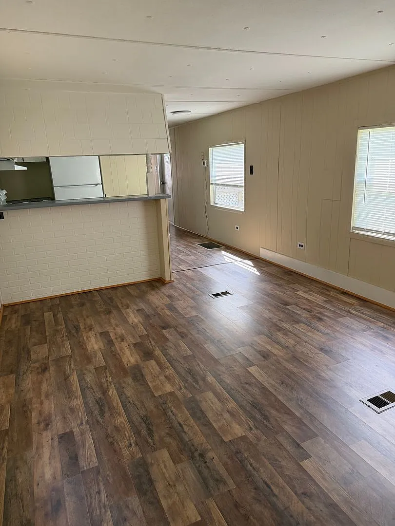 Mobile Home For Rent in Denver Area — Photo 3