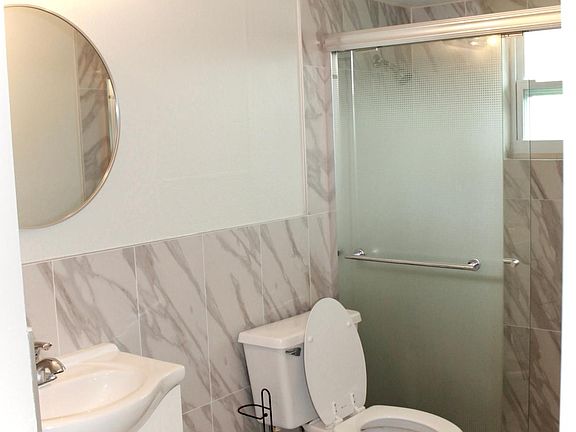 4th image of 1781 Royalview Dr #B