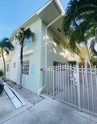 2nd image of 952 Biarritz Dr #2
