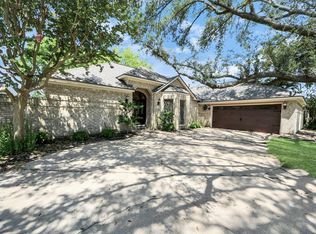 2310 Canterbury Ct, Deer Park, TX 77536