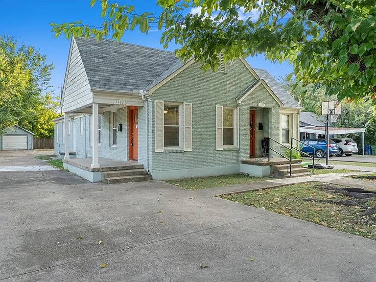 1119 Clinton St — Photo 33