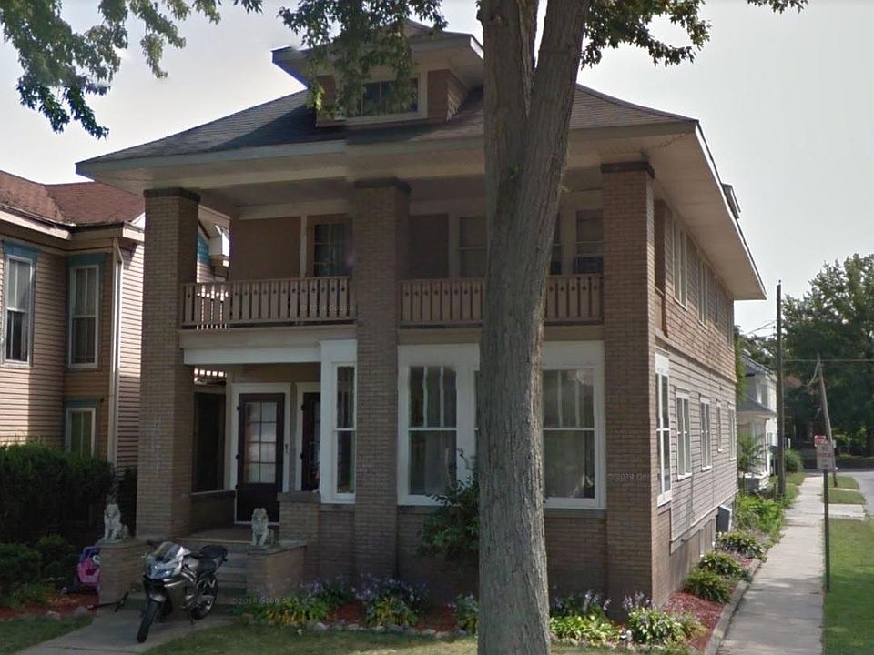 1st image of 425 W Walnut St