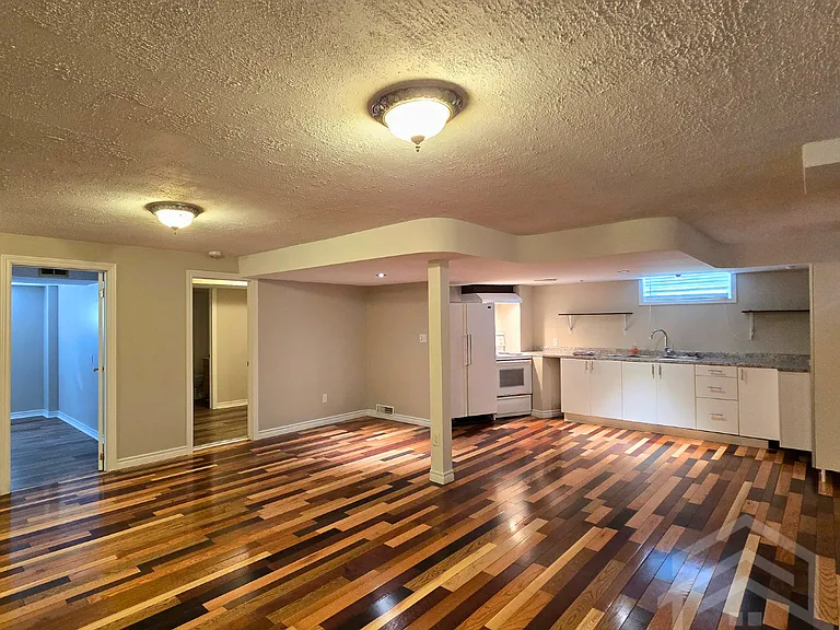 344 Simcoe St #2 — Photo 3