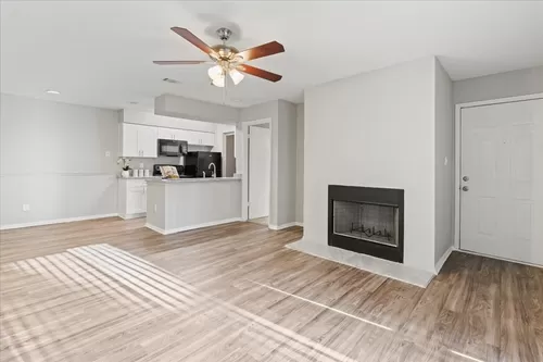 Hamilton-Renovated Living Room - Shenandoah Ridge Apartments