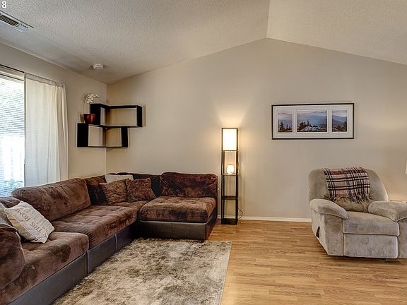 3rd image of 107 Bramblewood Ct
