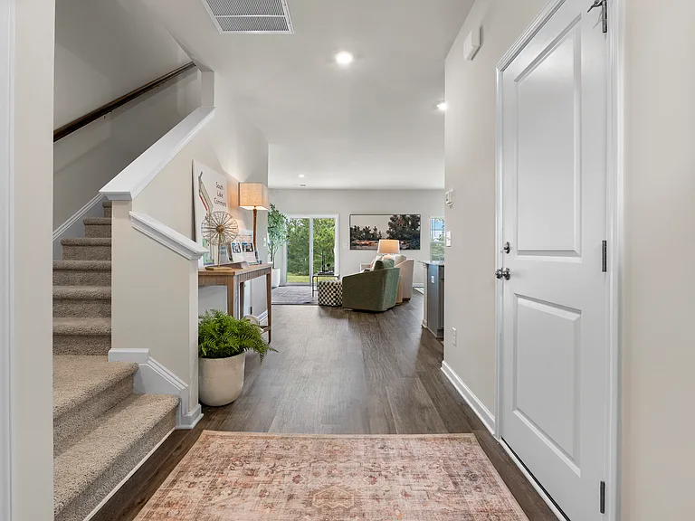 314 S Lake Ct — Photo 4