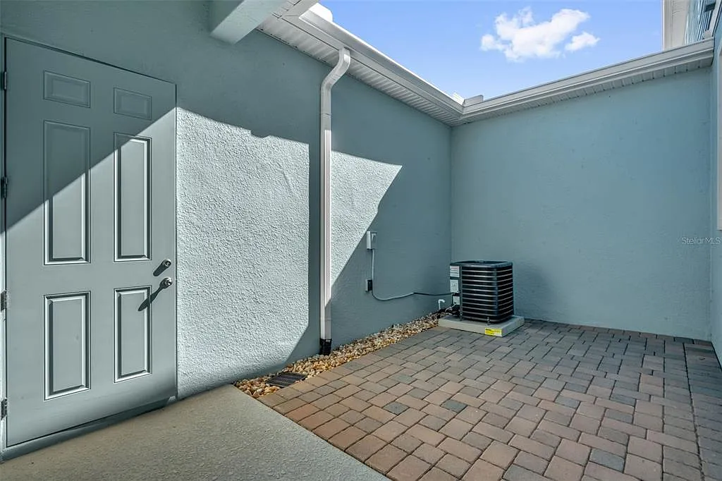 3 bed, 2.5 bath, 1744 sqft, $2,950 — Photo 4